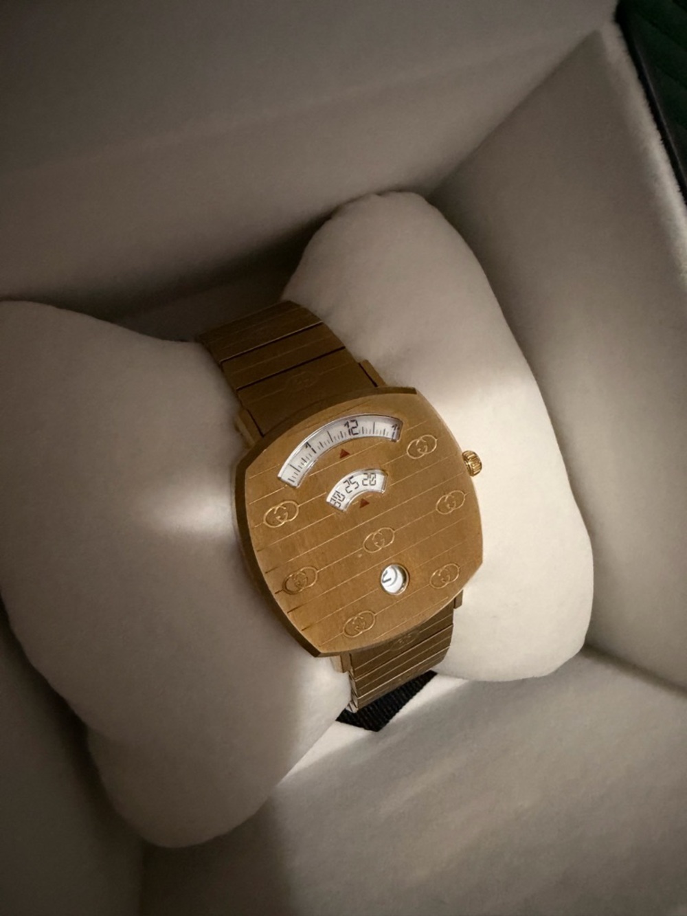 Gucci Grip Gold-Tone Logo-Pattern Bracelet Watch - Picture 5 of 7
